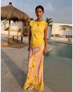 Never Fully Dressed Petite - maeva - jupe mi-longue en satin avec ourlet bordé - Rose