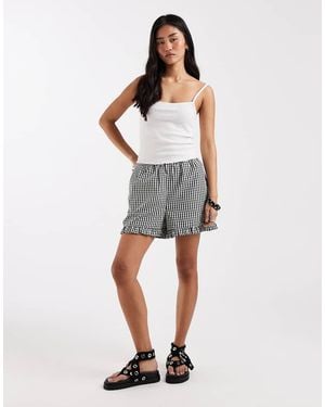 New Look Frill Gingham Shorts - Grey