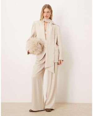 ASOS Getailleerde Satijnen Broek Met Wijde Pijpen En Plooiband - Naturel