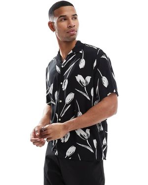 Jack & Jones Camicia Nera A Maniche Corte Con Stampa A Fiori E Rever - Nero
