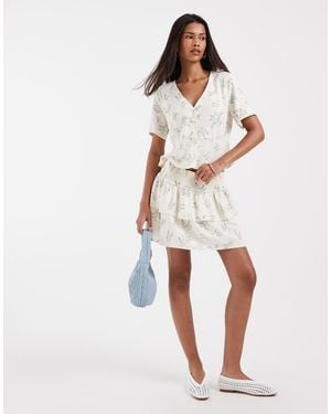 ONLY Minifalda Blanca Con Estampado Floral Y Volantes De (Parte De Un Conjunto) - Neutro