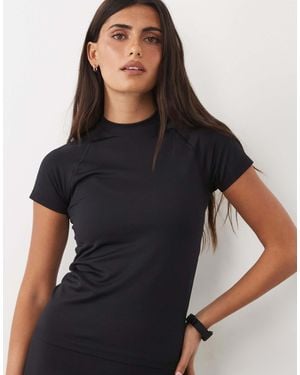 4505 Nahtloses slim-fit-trainingsoberteil mit kurzen raglanärmeln - Schwarz