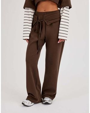 CERNUCCI Pleated Waistband Wide Leg Jogger - Natural