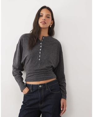 Mango Top en maille à col montant et détail boutons anthracite - Gris