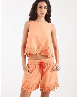 Vero Moda Pantalones Cortos Naranjas Con Detalle De Lazada Y Bajo Con Diseño De Conchas Estilo Flecos (Parte De Un Conjunto)