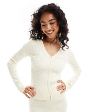 Pretty Lavish Gilet d'ensemble en maille torsadée - crème - Blanc
