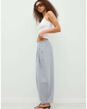 Stradivarius Pantalon fluide bouffant à carreaux - ciel - Blanc