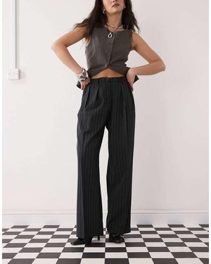 Motel Pantalones Negros Con Raya Diplomática Y Pinzas Syra De
