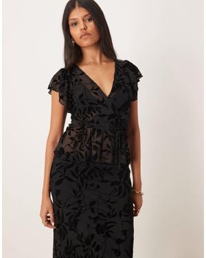 Motel Guilia V-neck Ruffle Top - Black