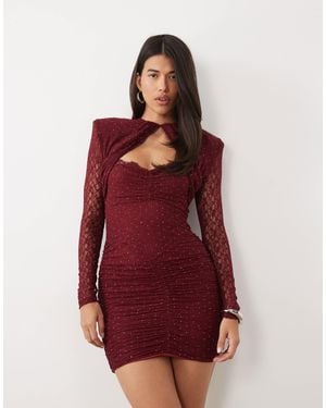 Ruched & Ready Mini-kleid mit spitze, hotfix-schulterpolstern, cut-out-detail und geraffter vorderseite - Rot