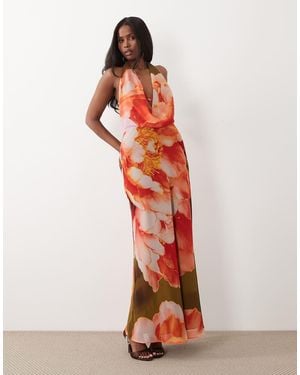 Forever New Vestido Largo Verde Oliva Con Estampado Floral, Espalda Escotada Y Cuello Desbocado De Chifón - Rojo