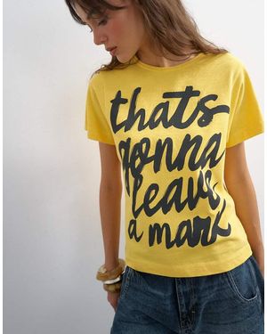 TOPSHOP Camiseta Amarilla Con Estampado Gráfico "That's Gonna Leave A Mark" - Amarillo