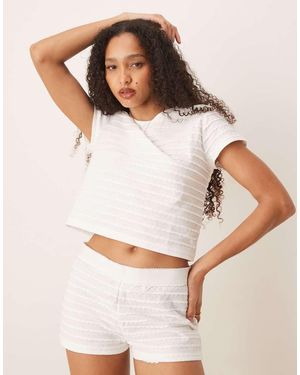 ASOS Pigiama Traforato Composto Da T-Shirt E Pantaloncini Con Dettagli Smerlati - Bianco