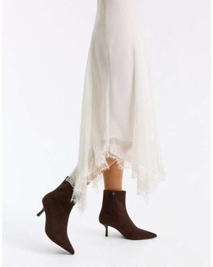 Bershka Stivaletti Con Tacco Kitten Marroni - Bianco
