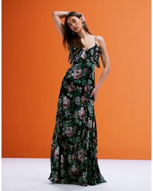 Mango – chiffon-maxikleid mit rüschen und kräftigem blumenmuster - Blau