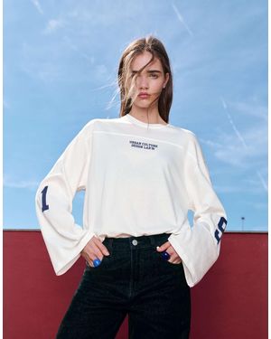Pull&Bear Langarmshirt mit grafik- und nummernprint - Weiß