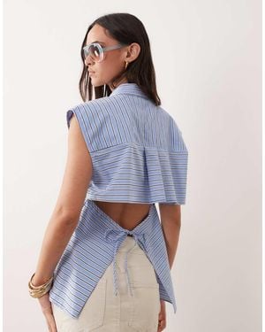 ASOS Mouwloos Gestreept Overhemd Met Open Achterkant - Blauw