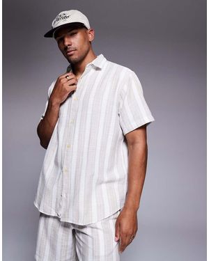 ADPT Camisa Extragrande Texturizada A Rayas Color Crema De -Blanco - Gris