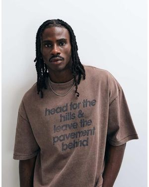 ASOS T-Shirt Squadrata Relaxed Con Stampa Testuale - Marrone