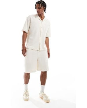 Pull&Bear Textured Towelling Shorts Co-Ord - White