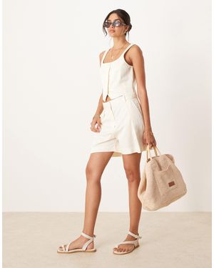 Mango – schmal geschnittene shorts - Natur
