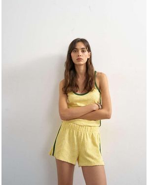 TOPSHOP Pantalones Cortos A Rayas De Tejido Rizado - Amarillo