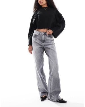 Stradivarius Petite – d92 – gerade geschnittene jeans mit weitem bein - Grau