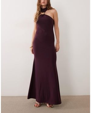 ASOS Neckholder-maxikleid mit hohem kragen, goldfarbener verzierung und fischschwanz-saum - Lila