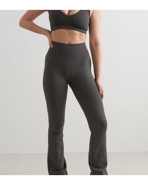 Aim'n Shadow Shape Seamless Flare Petite Tights - Black