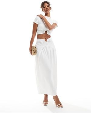 4th & Reckless Double Layered Slinky Hardware Detail Dropped Waist Maxi Skirt Co-Ord - White