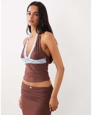 Tiger Mist Calina Butter Touch Slinky Top Met Contrasterende Kanten Afwerking En Halternek Als Co-Ord - Meerkleurig