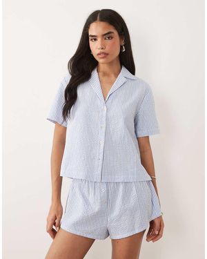 GOOD AMERICAN Collared Boxy Fit Cropped Cotton Seersucker Shirt - White