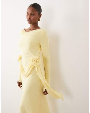 DASKA Robe longue en tulle effet drapé avec col bénitier et détail grosse fleur - citron - Neutre