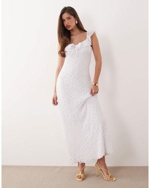 Gina Tricot – maxikleid aus er spitze mit rüschen - Natur