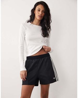 adidas Originals Sprinter Shorts With Knitted Crochet Details - White