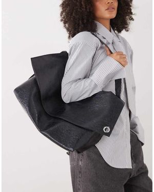 Weekday Schoudertas Van Pu Met Gebarsten Effect En Flap - Grijs