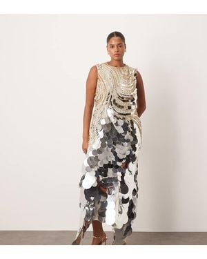 ARRANGE Vestido Largo Con Cuello Subido, Bajo Cuadrado Y Diseño Lineal Ondulado Con Abalorios De Curve - Blanco