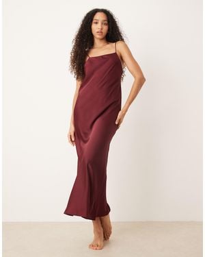 Mango – maxi-trägerkleid aus satin - Rot