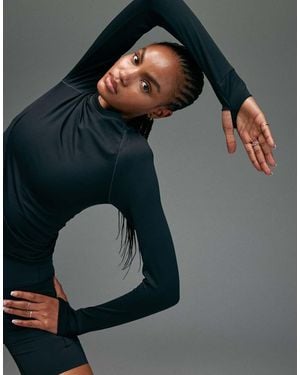 4505 Premium Lightweight Ultrasoft Seamless Running Long Sleeve - Black