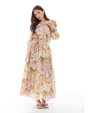 Vero Moda – schulterfreies, gestuftes maxikleid mit pfingstrosenmuster - Natur