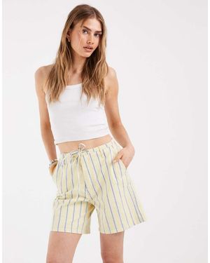 Pieces Pantalones Cortos Vaqueros A Rayas Amarillas Y Azules Con Lazada En La Cintura-Amarillo - Neutro