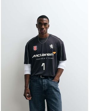 Hollister Camiseta Negra Con Diseño De Fútbol "Mclaren" - Azul