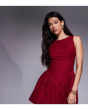 The Frolic Vestido Corto Sin Mangas Con Cuello Barco Y Detalle Plisado En La Cadera De Bengalina Exclusivo De -Rojo