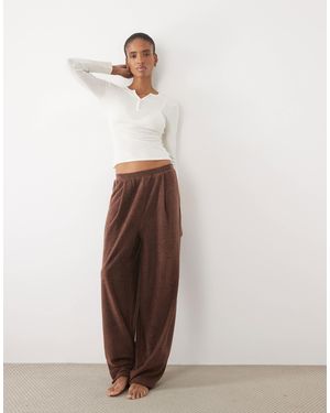 ASOS Asos design tall jogger ballon à assortir en polaire légère couleur chocolat - Blanc
