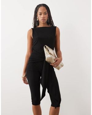ASOS Mono Capri Con Cuello Asimétrico Y Fajín En - Negro