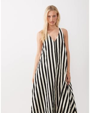 4th & Reckless Cotton Twist Back Detail Trapeze Maxi Dress - White
