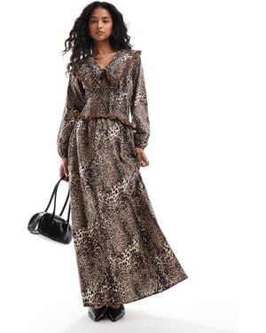 ASOS – maxikleid mit gesmokter taille, leopardenmuster und kragen - Braun