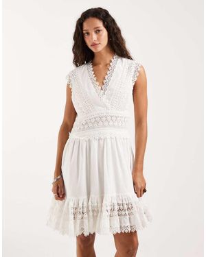 Lee Jeans Vestido Corto Blanco De Estilo Boho Con Cuello De Pico Y Volantes De