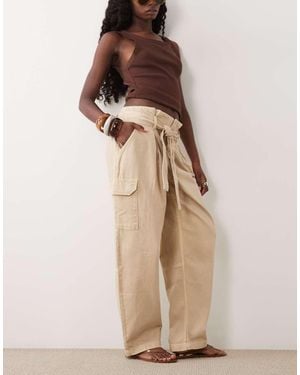 ASOS Toelopende Broek Met Taille Met Plooirand - Naturel