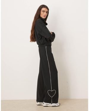 Hollister Gilly Hicks Heart Tipping baggy sweatpants Co-ord - White